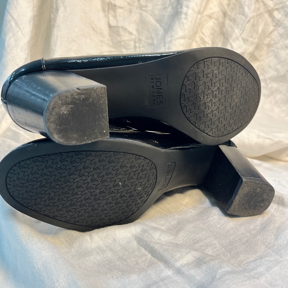 Elegant Black Patent Leather Loafers - Picture 8 of 8